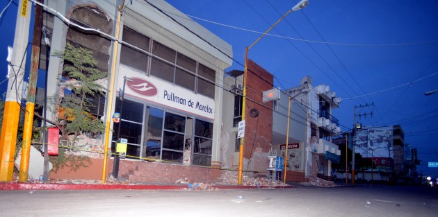 Jojutla, Morelos, es sin duda -después de la Ciudad de México- la ciudad donde más se ha realizado la cobertura sobre los afectados del sismo del pasado lunes. Son decenas de damnificados y edificios colapsados como el Palacio Municipal, además de graves daños a diversas estructuras. 
