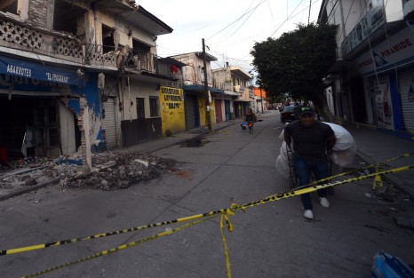 Jojutla, Morelos, es sin duda -después de la Ciudad de México- la ciudad donde más se ha realizado la cobertura sobre los afectados del sismo del pasado lunes. Son decenas de damnificados y edificios colapsados como el Palacio Municipal, además de graves daños a diversas estructuras. 
