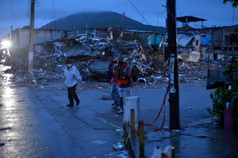 La colonia Zapata, en el municipio de Jojutla, Morelos, fue una de las más devastadas por el sismo de este martes; en sus calles desoladas quedan algunos pedazos de casas en pie. 
