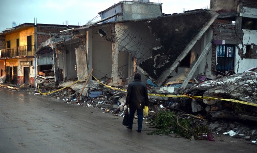 La colonia Zapata, en el municipio de Jojutla, Morelos, fue una de las más devastadas por el sismo de este martes; en sus calles desoladas quedan algunos pedazos de casas en pie. 
