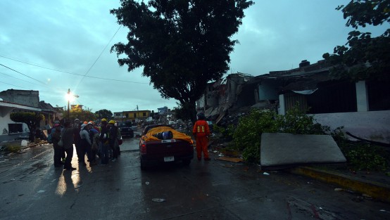 La colonia Zapata, en el municipio de Jojutla, Morelos, fue una de las más devastadas por el sismo de este martes; en sus calles desoladas quedan algunos pedazos de casas en pie. 
