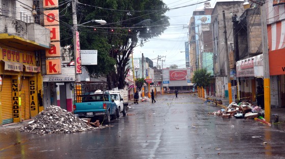 La colonia Zapata, en el municipio de Jojutla, Morelos, fue una de las más devastadas por el sismo de este martes; en sus calles desoladas quedan algunos pedazos de casas en pie. 
