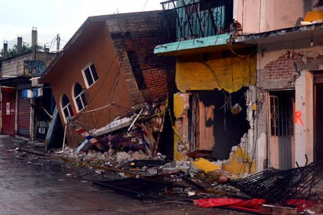 La colonia Zapata, en el municipio de Jojutla, Morelos, fue una de las más devastadas por el sismo de este martes; en sus calles desoladas quedan algunos pedazos de casas en pie. 
