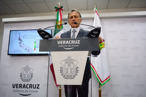 El Gobernador Miguel Ángel Yunes Landa, en conferencia de prensa dijo que alrededor de 202 escuelas en 71 municipios veracruzanos presentan daños en su infraestructura, según los reportes.  