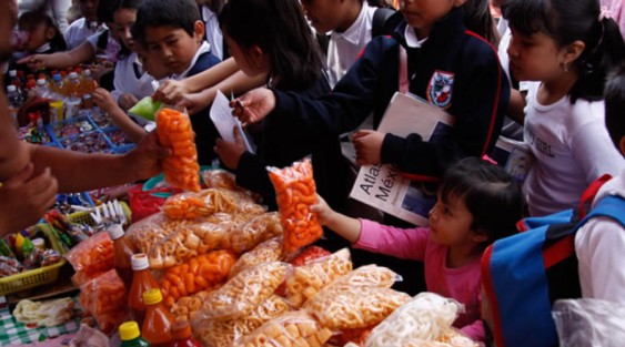 Necesario cambiar hábitos alimenticios para reducir los elevados índices de obesidad infantil y en adultos.
