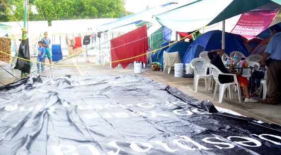 Los albergues y centros de acopio activados en Jojutla se han visto desbordados, afortunadamente, de ayuda y colaboración por parte de la gente que llega de otras partes del país con la única intención de ayudar a los damnificados por el sismo de este martes. 
