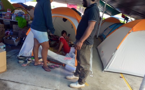 Los albergues y centros de acopio activados en Jojutla se han visto desbordados, afortunadamente, de ayuda y colaboración por parte de la gente que llega de otras partes del país con la única intención de ayudar a los damnificados por el sismo de este martes. 
