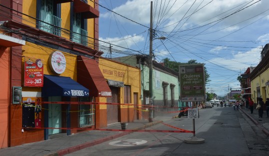 En Cuautla, donde reposan los restos de Emiliano Zapata, también hubo daños a edificios históricos como el Palacio Municipal y la Parroquia de Santiago Apostol del siglo XVI. Al menos en el primer caso, comentan los lugareños que la sede del ayuntamiento será demolido.  
