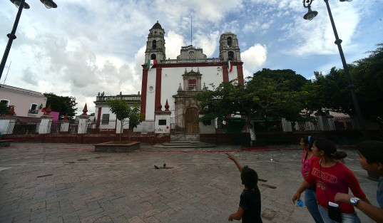 En Cuautla, donde reposan los restos de Emiliano Zapata, también hubo daños a edificios históricos como el Palacio Municipal y la Parroquia de Santiago Apostol del siglo XVI. Al menos en el primer caso, comentan los lugareños que la sede del ayuntamiento será demolido.  
