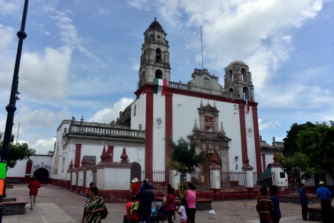 En Cuautla, donde reposan los restos de Emiliano Zapata, también hubo daños a edificios históricos como el Palacio Municipal y la Parroquia de Santiago Apostol del siglo XVI. Al menos en el primer caso, comentan los lugareños que la sede del ayuntamiento será demolido.  
