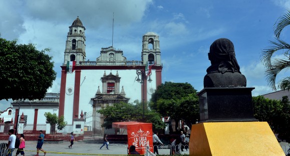 En Cuautla, donde reposan los restos de Emiliano Zapata, también hubo daños a edificios históricos como el Palacio Municipal y la Parroquia de Santiago Apostol del siglo XVI. Al menos en el primer caso, comentan los lugareños que la sede del ayuntamiento será demolido.  
