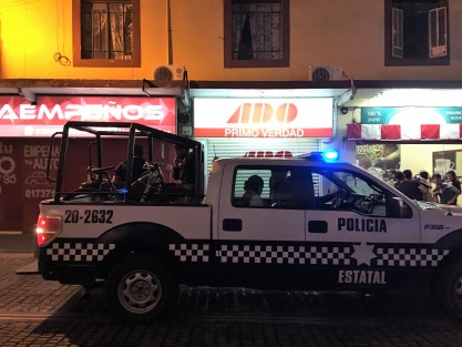 Un hombre asaltó minutos antes de las 21:00 horas de este viernes, la taquilla de ADO ubicada en Primo Verdad. Una de las empleadas salió a pedir ayuda, y tras una persecución el individuo fue detenido en Pino Suárez y trasladado a cuartel Heriberto Jara.