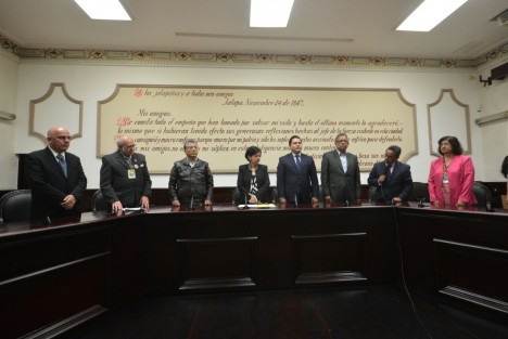 Con la presencia de invitados nacionales y extranjeros, este fin de semana se realizó en Xalapa la XXXIX Reunión de Cronistas de Veracruz, a quienes el Ayuntamiento de Xalapa entregó reconocimientos por contribuir a la consolidación de la identidad de los pueblos.
