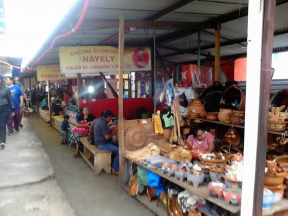Vecinos ya no quieren a comerciantes en la vía pública, la zona de comedores son criaderos de roedores.

