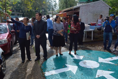 La Rectora de la máxima casa de estudios de Veracruz, Sara Ladrón de Guevara, estuvo presente en la realización del simulacro de evacuación en la Facultad de Arquitectura en la zona universitaria, donde cientos de jóvenes salieron de las aulas para poner en práctica los protocolos necesarios ante un sismo, esto se repitió en los diferentes campus de la UV.