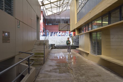 La Rectora de la máxima casa de estudios de Veracruz, Sara Ladrón de Guevara, estuvo presente en la realización del simulacro de evacuación en la Facultad de Arquitectura en la zona universitaria, donde cientos de jóvenes salieron de las aulas para poner en práctica los protocolos necesarios ante un sismo, esto se repitió en los diferentes campus de la UV.