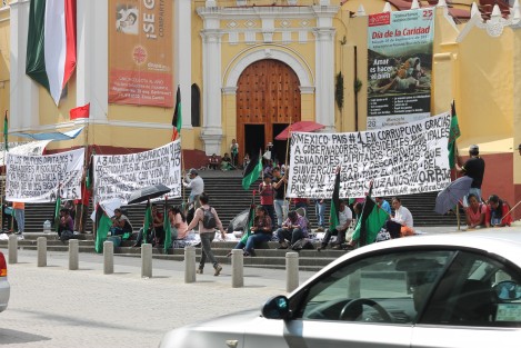 A tres años de la desaparición de 43 estudiantes normalistas de Ayotzinapan, Guerrero, organizaciones se manifestaron con marchas y plantones en Xalapa, al igual que en otras ciudades de México, en demanda de su aparición con vida, y castigo para los responsables. 