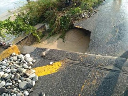 A consecuencia de las torrenciales lluvias de las últimas horas, los arroyos de respuesta rápida se desbordaron, ocasionando severas afectaciones en varios municipios de la Sierra Totonaca. 