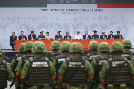 Un contingente de elementos de la Secretaría de la Defensa Nacional y de la Secretaría de Marina, desfilaron por calles del centro de la ciudad para conmemorar la Consumación de la Lucha de la Independencia de México. El gobernador del estado encabezó la ceremonia.