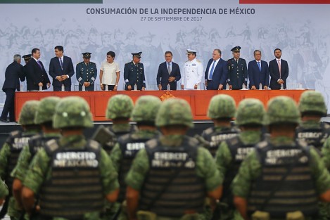 Un contingente de elementos de la Secretaría de la Defensa Nacional y de la Secretaría de Marina, desfilaron por calles del centro de la ciudad para conmemorar la Consumación de la Lucha de la Independencia de México. El gobernador del estado encabezó la ceremonia.