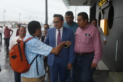 Jorge Winckler, quien ostenta el cargo de Fiscal General del Estado, dijo los ingenieros que pretendían transportar despensas para damnificados, fueron detenidos por ser sorprendidos in fraganti, a diferencia de los funcionarios de Yúnete, quienes solo de evidenciaron con todo y mantas en video. 