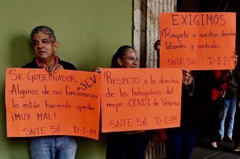 Trabajadores adheridos al SNTE Sección 56 piden que se revisen varios inmuebles donde laboran, ya que dicen, después de los temblores quedaron sentidos  y temen una desgracia; además de otras inconfirmidades. 