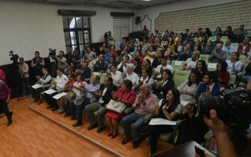En el marco del Día Mundial del Turismo, el alcalde Américo Zúñiga Martínez entregó reconocimientos a prestadores de servicios turísticos y restaurantes, que hacen que Xalapa y la región sean un atractivo para el país y el mundo.


Avanzan las obras de la céntrica calle de  Enríquez; ante las lluvias de los últimos días, los construres hacen todo por avanzar, pero las lluvias dificultan sus labores.