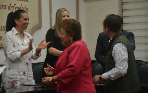 En el marco del Día Mundial del Turismo, el alcalde Américo Zúñiga Martínez entregó reconocimientos a prestadores de servicios turísticos y restaurantes, que hacen que Xalapa y la región sean un atractivo para el país y el mundo.


Avanzan las obras de la céntrica calle de  Enríquez; ante las lluvias de los últimos días, los construres hacen todo por avanzar, pero las lluvias dificultan sus labores.