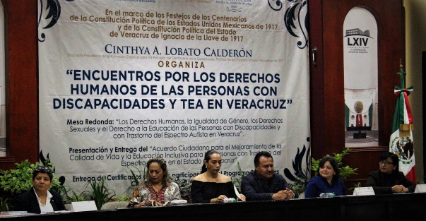 La diputada local, Cinthya Lobato Calderón, junto con autoridades estatales y ciudadanos, firmaron este miércoles el Acuerdo para el Mejoramiento de la Calidad de Vida y Educación para las Personas con Trastorno del Espectro Autista (TEA) en Veracruz.