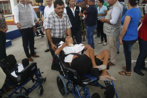 La Administración de la Beneficencia Pública del gobierno del estado, realizó en Veracruz, la entrega de aparatos ortopédicos a personas con problemas motrícez.