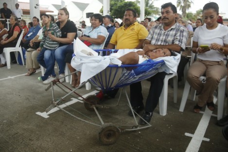 La Administración de la Beneficencia Pública del gobierno del estado, realizó en Veracruz, la entrega de aparatos ortopédicos a personas con problemas motrices.