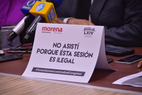Diputados de Morena en conferencia de prensa aseguraron que la sesión extraordinaria es ilegal y no asistirían como lo han anunciado los diputados priistas pues desconocen al Diputado Sergio Hernández como Coordinador de la JUCOPO. 