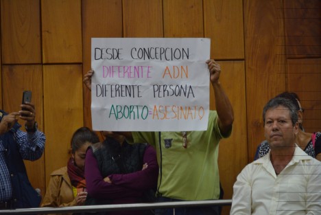 Grupos antiaborto estuvieron presentes durante la sesión del Congreso en donde se  declaró improcedente la iniciativa con proyecto de decreto  que planteaba ampliar las causales para el aborto.