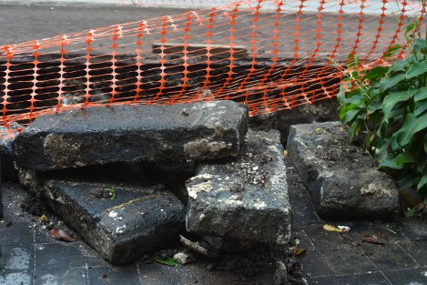 El Ayuntamiento de Xalapa pone a disposición de los especialistas del Instituto Nacional de Antropología e Historia (INAH) las piedras de cantería encontradas durante las excavaciones realizadas para sustituir la infraestructura hidráulica y sanitaria de la calle Juan de la Luz Enríquez, informó el Director de Obras Públicas, Fernando Francisco Velasco Montiel.
