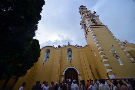 Como cada año se llevó a cabo la tradicional bajada de arcos en el vecino municipio de Coatepec, miles de habitantes y visitantes se dan cita para esta tradición en honor a San Jerónimo.