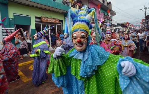 Como cada año se llevó a cabo la tradicional bajada de arcos en el vecino municipio de Coatepec, miles de habitantes y visitantes se dan cita para esta tradición en honor a San Jerónimo.