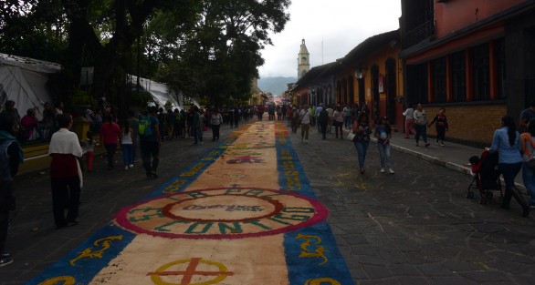 Como cada año se llevó a cabo la tradicional bajada de arcos en el vecino municipio de Coatepec, miles de habitantes y visitantes se dan cita para esta tradición en honor a San Jerónimo.