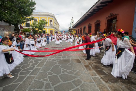 Como parte de los festejos en honor a San Jerónimo, en el pueblo mágico de Coatepec, se llevó a cabo el primer Jarochódromo convocado por La casa del Arpa y el gobierno muncipal, en donde participaron 24 ballets folclóricos de diferentes municipios del estado.
