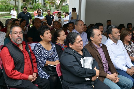 En compañía de diputados federales y locales, la legisladora de MORENA por el Distrito XI de Xalapa, Tanya Carola Viveros Cházaro  rindió su primer informe de labores en el emblemático barrio de Xallitic de esta ciudad capital.