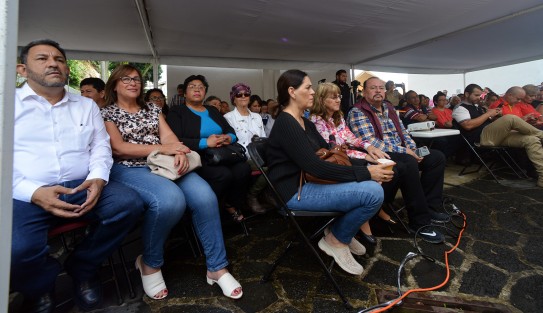 En compañía de diputados federales y locales, la legisladora de MORENA por el Distrito XI de Xalapa, Tanya Carola Viveros Cházaro  rindió su primer informe de labores en el emblemático barrio de Xallitic de esta ciudad capital.