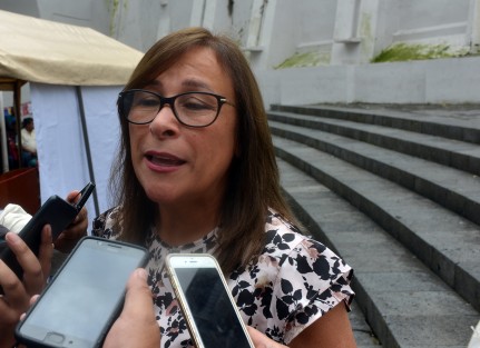 La diputada federal por Morena, Rocío Nahle, lamentó la manipulación que del Congreso del Estado estaría haciendo el Gobierno estatal, lo cual rebasa las prácticas de la administración pasada, la cual esos mismos actores tanto han criticado. 