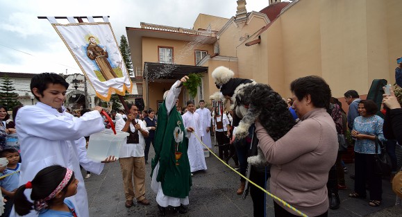 Decenas de mascotas, principalmente perros, recibieron la bendición, y se oró por quienes quieren y protegen la naturaleza, y se pidió para que quienes maltratan a los animales hagan conciencia del daño que hacen a estos seres, y cesen tales prácticas. 