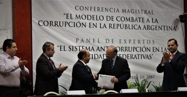 A esta ponencia asistieron el diputado Isaías Pliego Mancilla, el titular de la Secretaría General del Congreso de Veracruz, Juan José Rivera Castellanos y el Director de Servicios Jurídicos, Ángel Ramírez Bretón, así como la directora del Instituto de Investigaciones Jurídicas, Petra Armenta Ramírez; el director de la Facultad de Derecho, José Luis Cuevas Gayosso y el catedrático Manlio Fabio Cazarín León, estos tres últimos de la Universidad Veracruzana (UV).