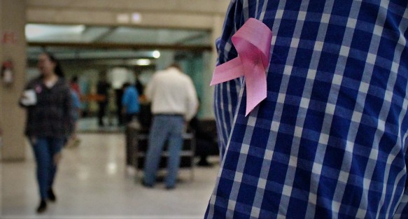 Con el mes de Octubre inicia la  campaña para hacer conciencia sobre el cáncer de mama, cuyo día de la lucha en su contra se celebra el 19 de Octubre. Diferentes actividades en diversos espacios se programan en el mes en este tema.