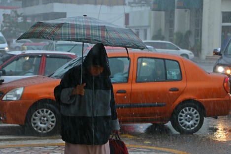 Lluvias fuertes a muy fuertes hoy miércoles y mañana jueves. Extreme precaución por deslaves, derrumbes, deslizamientos, crecida de ríos y arroyos, así como por inundaciones de de tipo pluvial. A partir del viernes disminuye gradualmente el potencial de lluvias.