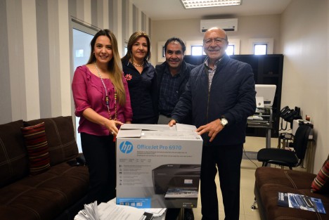 Como parte de su modernización continua y con el objetivo de ofrecer una mejor atención a la población, el Ayuntamiento de Xalapa, a través del área de Ingresos entregó mobiliario de oficina al Registro Civil de Xalapa.
