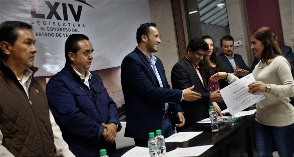 80 trabajadores del Poder Legislativo recibieron sus constancias del  curso <em>Habilidades Digitales para la Productividad</em> impartido por el Programa Vasconcelos, con lo cual se avanza en cumplir la meta planteada al inicio de esta administración de transitar hacia un Congreso digital.