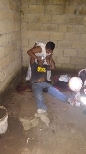 La noche de este miércoles un chatarrero resultó herido al ser baleada su casa y también taller por desconocidos que viajaban en una motocicleta.