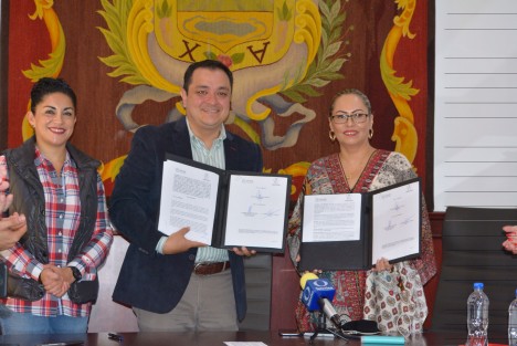 El Alcalde de la capital, Américo Zúñiga, signó convenio de colaboración con la Comisión Estatal de Derechos Humanos, encabezada por la Doctora Namiko Matzumoto, para establecer acciones para la promoción y el respeto de los derechos humanos. 

