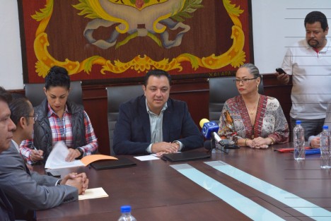El Alcalde de la capital, Américo Zúñiga, signó convenio de colaboración con la Comisión Estatal de Derechos Humanos, encabezada por la Doctora Namiko Matzumoto, para establecer acciones para la promoción y el respeto de los derechos humanos. 

